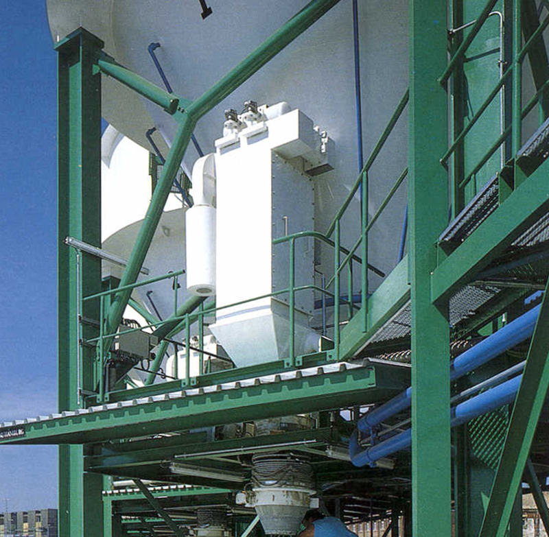 在新型干法水泥生產(chǎn)中石灰石預均化過程中現(xiàn)在主要用什么設(shè)備